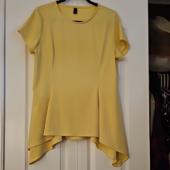 Elegant Yellow Women's Top XL - Picture 5 of 5
